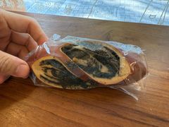 黑芝麻碱水棍-慢熟面包店bud bread(孩儿巷店)