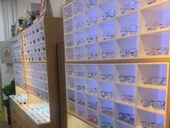 -天空之镜眼镜店蔡司依视路配镜授权零售店(望京颐堤港店)