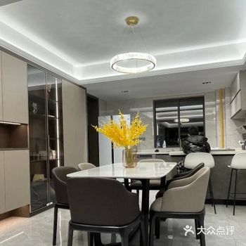 黑胡桃木色柜体和木饰面的软装搭配合的洽到好处