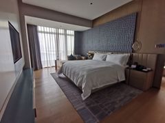 -深圳国际会展中心希尔顿酒店(前海华发冰雪世界店)