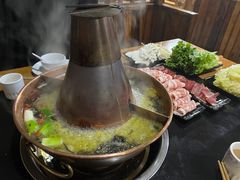 -果松木炭酸菜铜火锅·外婆参鸡汤