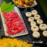 一家集烧烤烤肉啤酒桶一体的店 东北人冲！