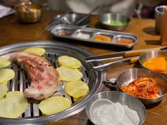 厚切猪肉-·缸桶屋·韩式牛肋条自助烤肉(西湖D11店)