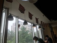 靠窗位-驴世家驴肉火烧·凉皮·胡辣汤(五道口店)