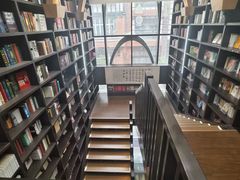 -钟书阁(松江泰晤士小镇店)