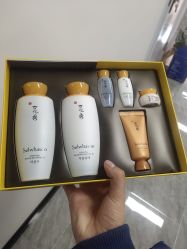 -Aros安麓笙婚纱礼服设计馆