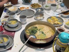 -洪氏嗨捞·广东猪肚鸡·椰子鸡火锅(西咸万象城店)