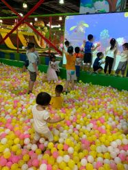 -维佳童话镇演出现场(徐东店)
