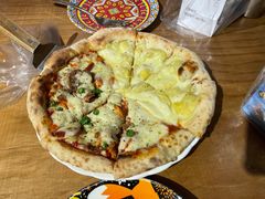 狂野榴莲双拼披萨-盘炉forenza·云贵川融合小食堂 ( 钟楼中柳巷店)