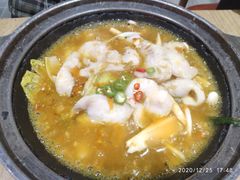 -极有家小鱼小鸡石锅煲(佳兆业店)