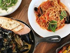 -ROAST coffee & eatery