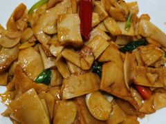 脆笋炒豆腐皮-口衣记鸡饭店