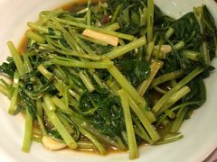 蒜片炒空心菜-南小馆(迪士尼小镇店)