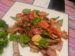 -香巴拉云南餐厅(华莱坞店)