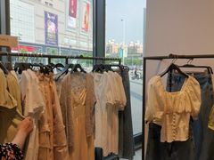 -URBAN REVIVO(上海中庚漫游城店)
