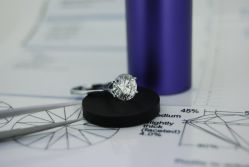 -威德钻石-克拉钻大本营(南京东路店)