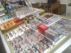 -美式眼镜·授权蔡司.依视路.尼康.豪雅.明月(人民广场店)
