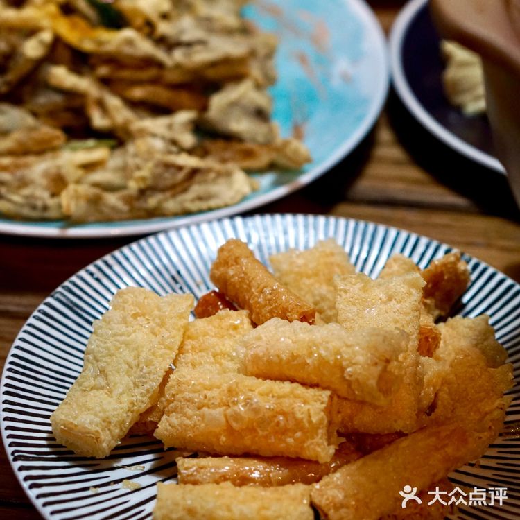 北京首家鱼杂煲！大块鱼籽鱼白鱼漂咕噜冒泡