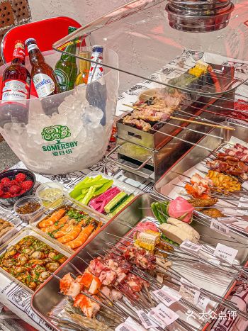 工业风厂房里自己烤串的感觉找到啦!好吃好玩!