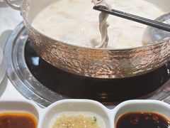 -洪氏嗨捞·广东猪肚鸡·椰子鸡火锅(西咸万象城店)