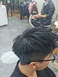-藤野造型烫染·漂发