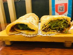 柔和酱香煎饼-张果佬年糕卷(科巷店)