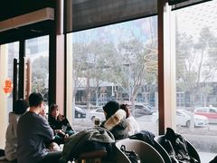 -星巴克臻选(上海虹桥新天地三店)