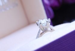 -威德钻石-克拉钻大本营(南京东路店)