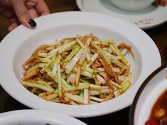韭黄炒杏鲍菇-何氏排骨(左家塘店)