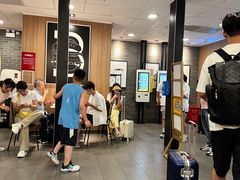 -麦当劳(上海虹桥站30B检票口楼上)