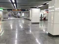-陆家浜路(地铁站)