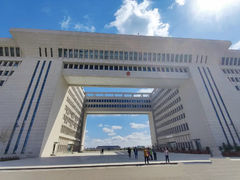 -霍尔果斯国门景区
