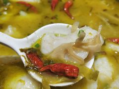 -渝是乎酸菜鱼(龙旗购物中心店)