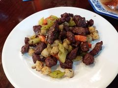 黑椒炒黃牛肉粒-禄源公·老莞诚饭店