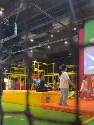 -蹦蹦跳跳(新奥购物中心店)