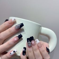 -花岐款式专研健康美甲沙龙