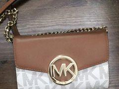 -爱革·奢品·鞋包·衣物·家居(金桥国际商业广场店)
