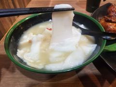 燒雞花膠湯粉皮-班兰叶印尼美食