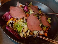 黑胡椒牛肉水果蔬菜沙拉-YUE·6·西式融合餐厅(外滩六号店)