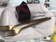 -UNI UNI(环亚凯瑟琳店)