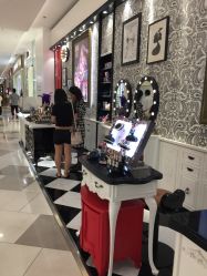 -ANNA SUI