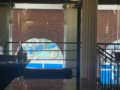 窗外的风景一言难尽-LESCEDARS Brasserie Bistro香柏树