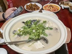 富春鱼头豆腐汤-芦茨金富饭庄·25年老字号·专做稻草鸡