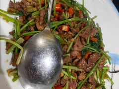 小炒黄牛肉-呷湘厨·鱼汤捞饭·剁椒鱼头·辣椒炒肉(国家会展中心店)