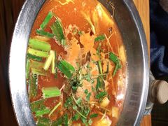 -野山舂·贵州现舂酸汤火锅(鸿通城店)