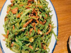 鲜豆角丝炒肉-姥姥家春饼店(八里庄店)