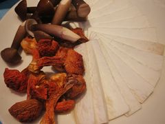 三菌拼盘-千岛蚝高压锅生蚝·人参火锅(白云万达店)