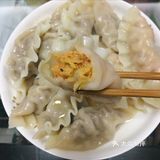 新种草了牛肉的，里面肉馅很饱满，咬一口会有肉汁涌出