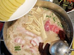 -四季喧黔味豆米火锅(万达广场店)