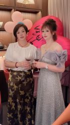 -月月婚纱礼服仓储店(王府井店)